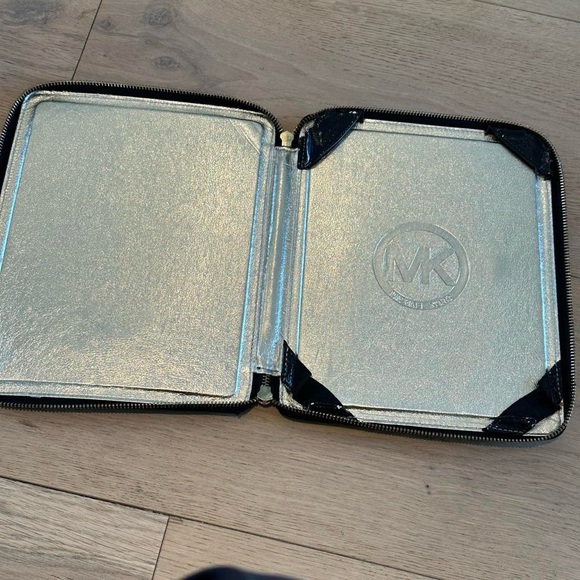 Michael Kors IPad Case - Picture 2 of 6